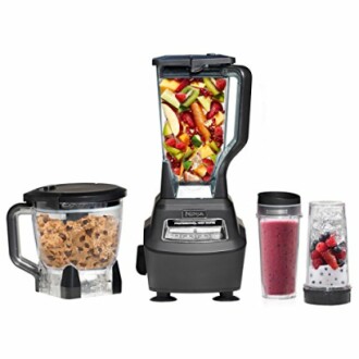 Ninja blender set with containers and drinks